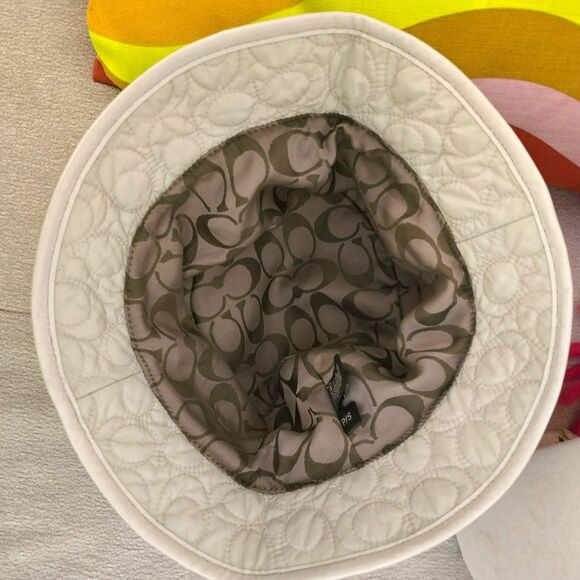 Coach Quilted Signature ‘C’ Bucket Hat With Buckle sz Small - Picture 3 of 4